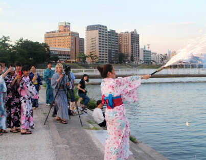 Enjoy Japanese firework in an authentic“yukata (summer kimono)”